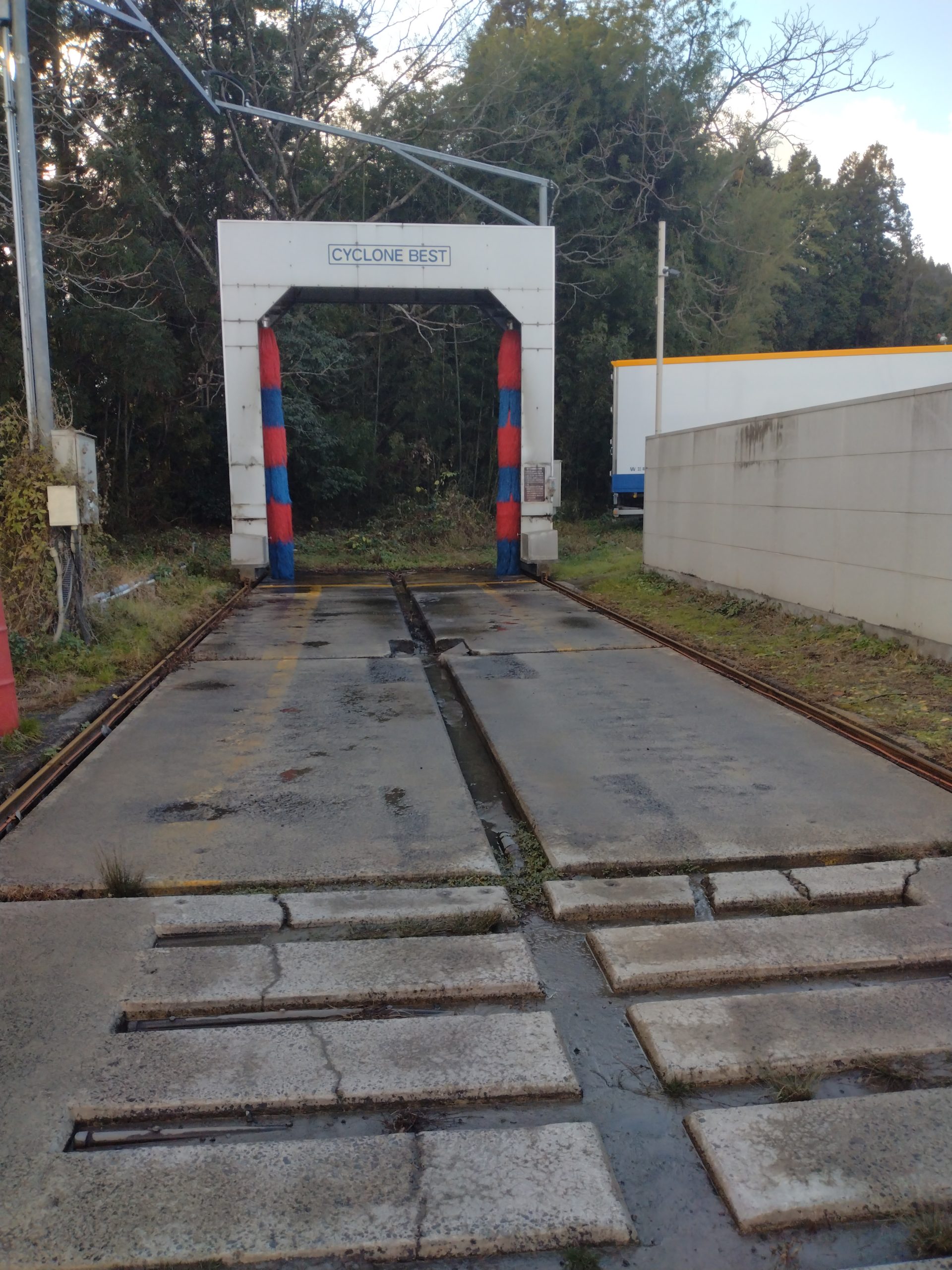 宮城運輸（本社）の設備紹介③　洗車機